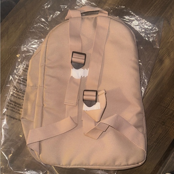 DSW Large Women's Backpack New - Picture 5 of 5